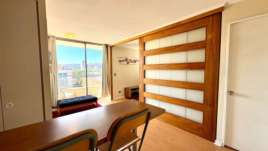 Departamento en venta con excelente conectividad en el centro de Viña del Mar.