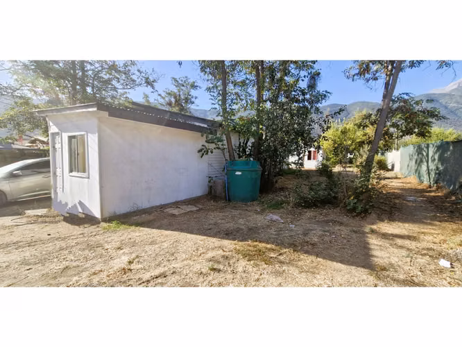 Venta de sitio de 1.300 m2., con 2 casas y una cabaña, en Olmué. 102 M$
