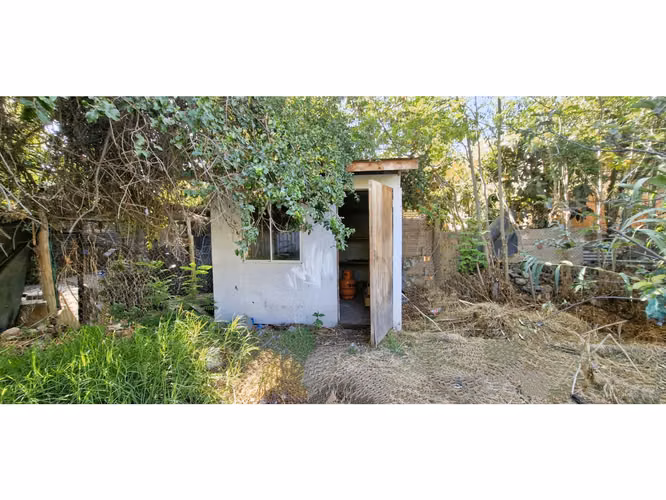 Venta de sitio de 1.300 m2., con 2 casas y una cabaña, en Olmué. 102 M$