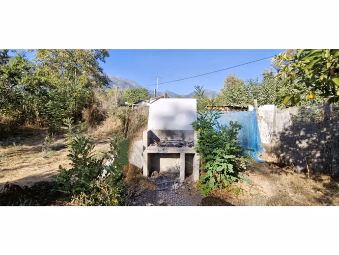Venta de sitio de 1.300 m2., con 2 casas y una cabaña, en Olmué. 102 M$