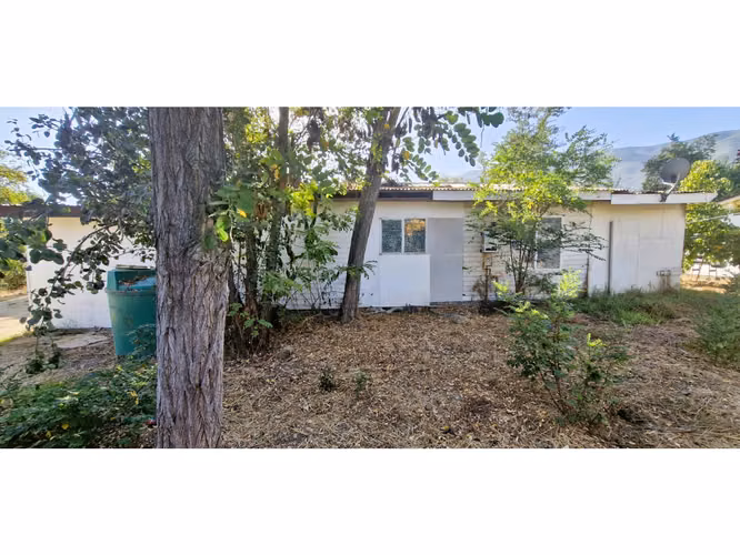 Venta de sitio de 1.300 m2., con 2 casas y una cabaña, en Olmué. 102 M$