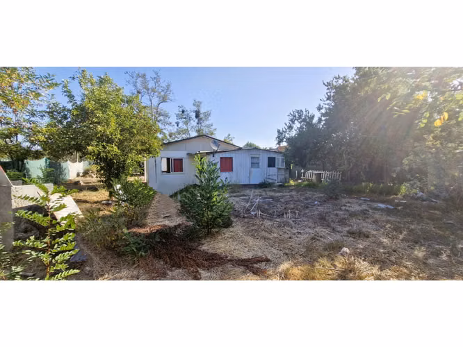 Venta de sitio de 1.300 m2., con 2 casas y una cabaña, en Olmué. 102 M$
