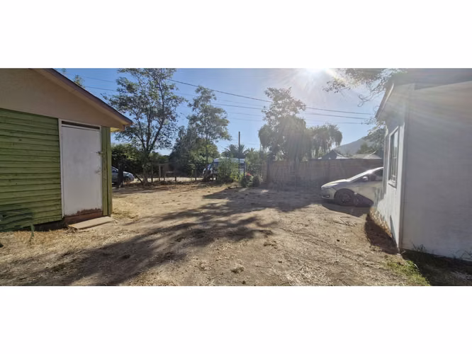 Venta de sitio de 1.300 m2., con 2 casas y una cabaña, en Olmué. 102 M$