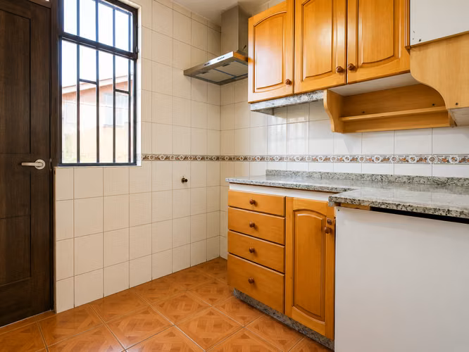 Estupenda casa en Sindempart 4 dormitorios 2 baños - 180 mill aprox.