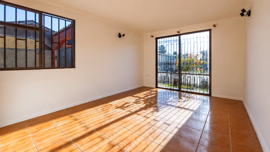 Estupenda casa en Sindempart 4 dormitorios 2 baños - 180 mill aprox.