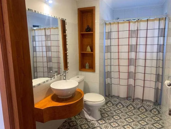Hermosa casa remodelada con vista al mar (174512)