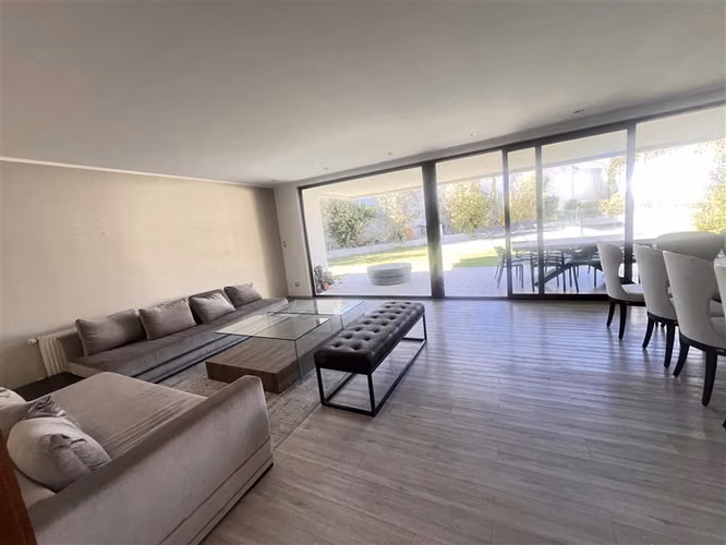 Casa en arriendo de 4 dorm. en Lo Barnechea