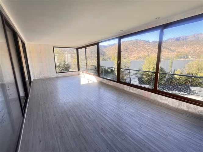 Casa en arriendo de 4 dorm. en Lo Barnechea