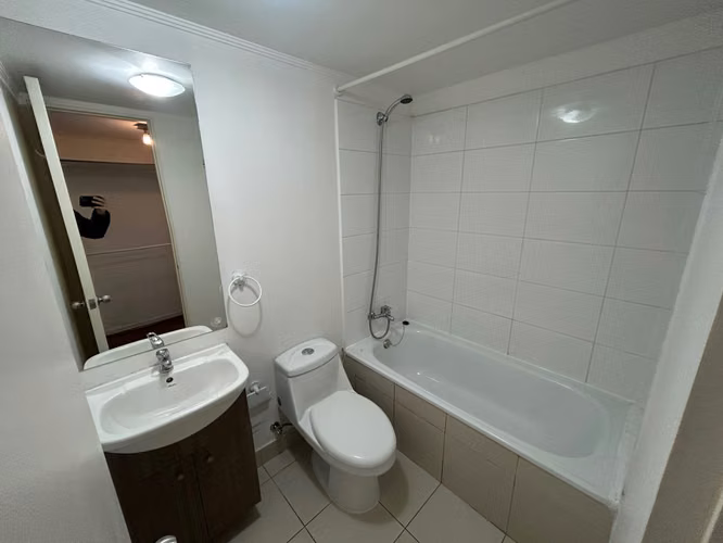 Departamento de 2dy2b cerca Clinica Los Andes (174643)
