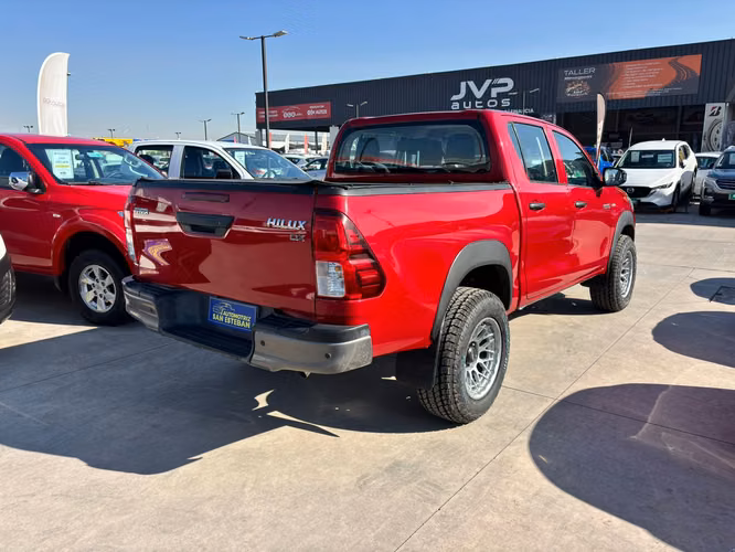 TOYOTA HILUX 2023 4X4