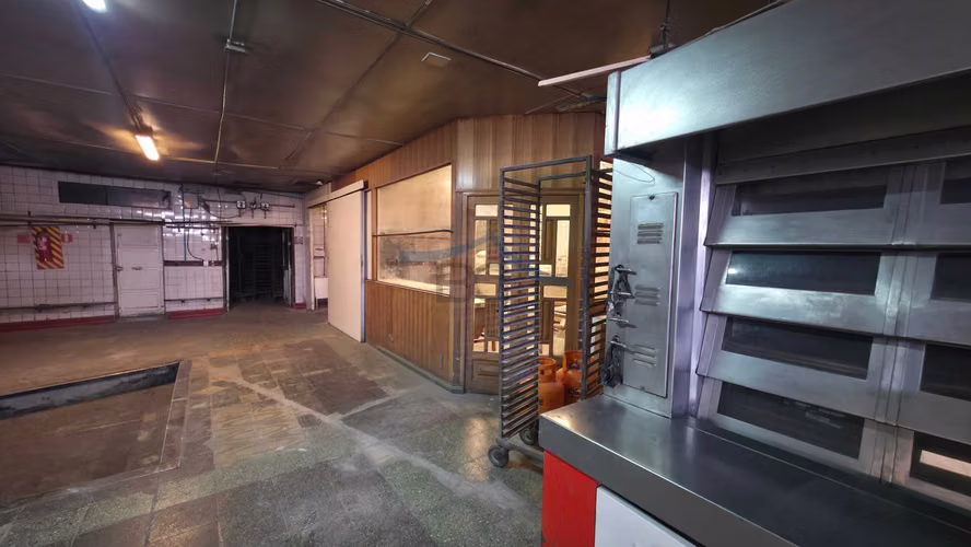 Se arrienda inmueble en esquina de 625 m². (174644)