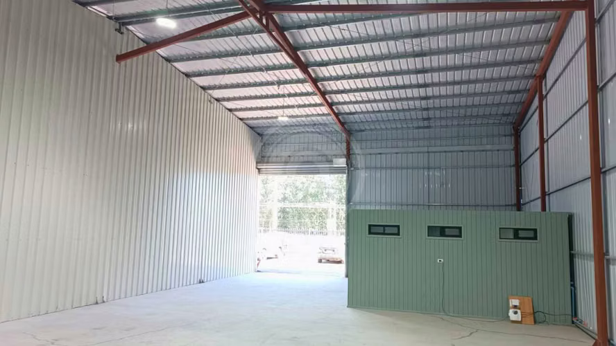 Local comercial con bodega frente a la Ruta 160 (174656)