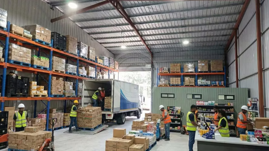 Local comercial con bodega frente a la Ruta 160 (174656)