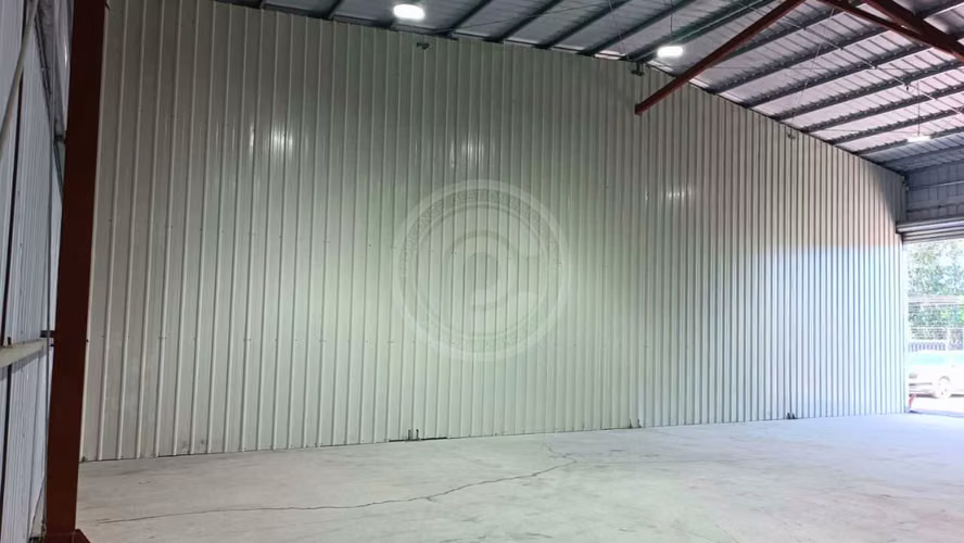 Local comercial con bodega frente a la Ruta 160 (174656)