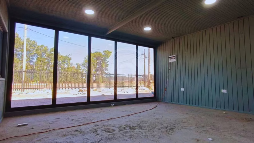 Local comercial con bodega frente a la Ruta 160 (174656)