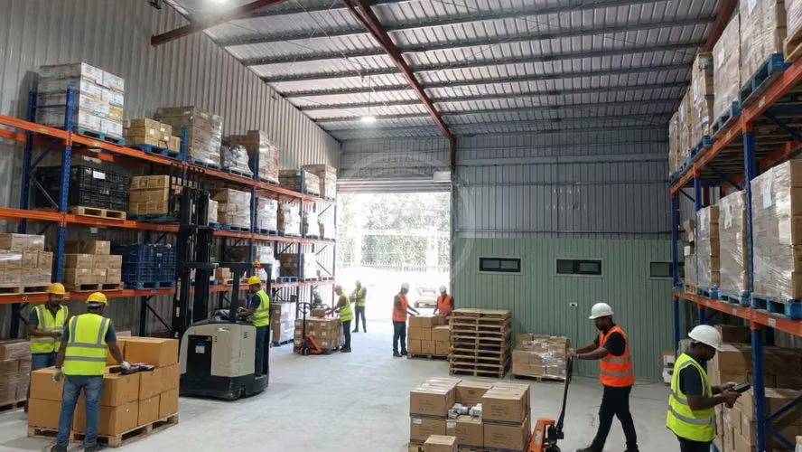 Local comercial con bodega frente a la Ruta 160 (174656)