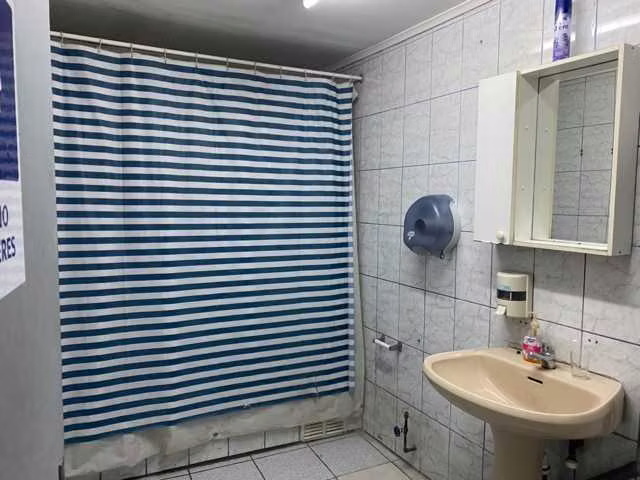 Local comercial y bodega con recepción final (121868)