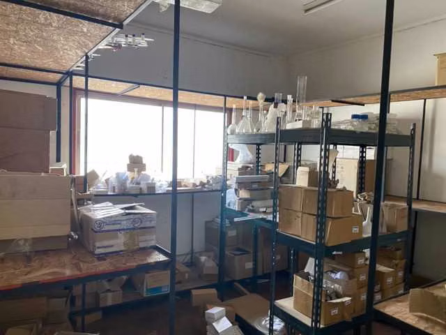 Local comercial y bodega con recepción final (121868)