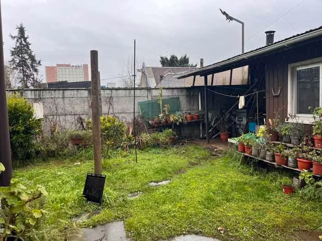Amplia casa de 5 Dorm. en calle Miraflores (174678)