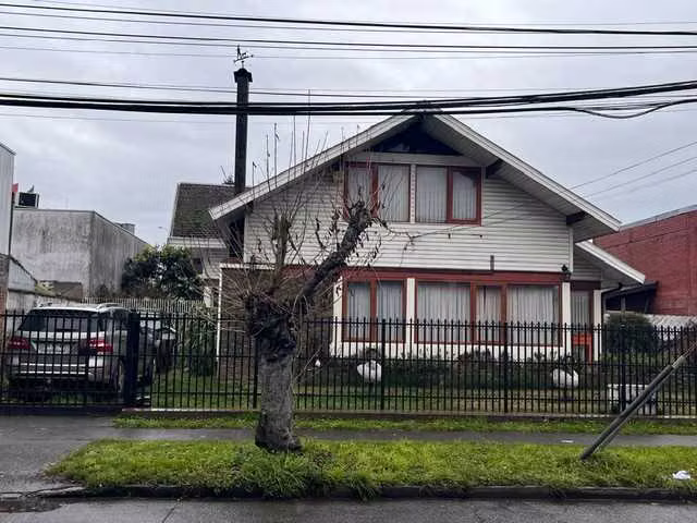 Amplia Casa con 5 Dormitorios (174678)