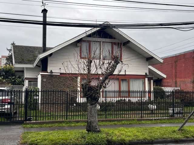 Casa uso Comercial 5 Dorm. en calle Miraflores (174680)