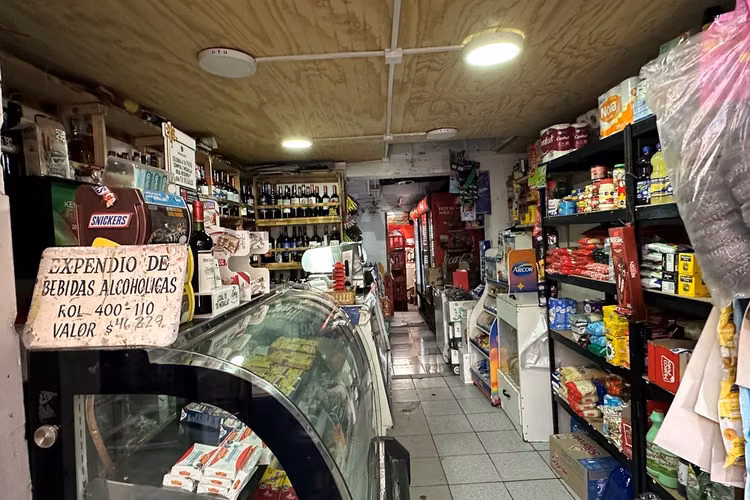 Se vende casa 3d 1b 2e con local comercial