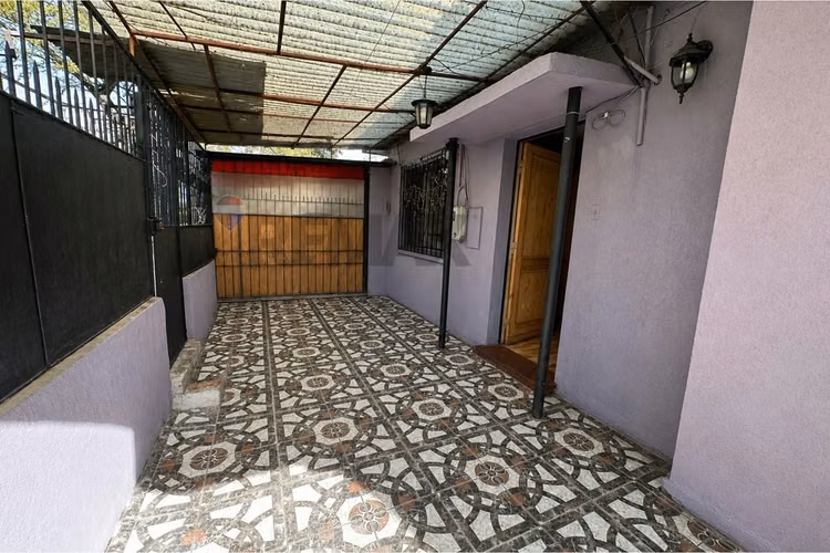 Se vende casa 3d 1b 2e con local comercial