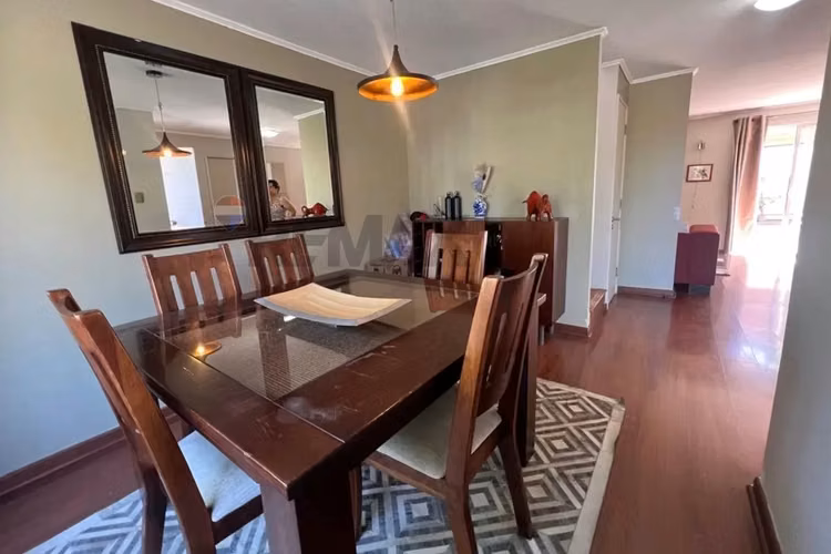 Casa dos pisos condominio las terrazas