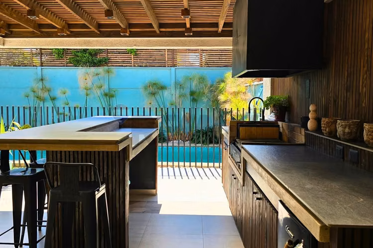 Cerca del highlands casa con piscina y quincho - Imagen 11
