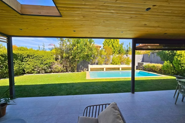 Venta en piedra roja, chicureo, impecable.