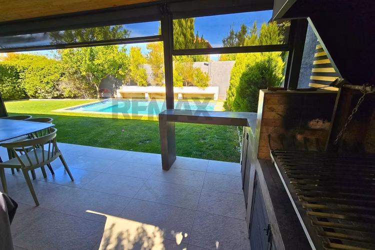 Venta en piedra roja, chicureo, impecable.