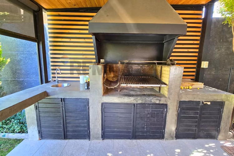 Venta en piedra roja, chicureo, impecable.