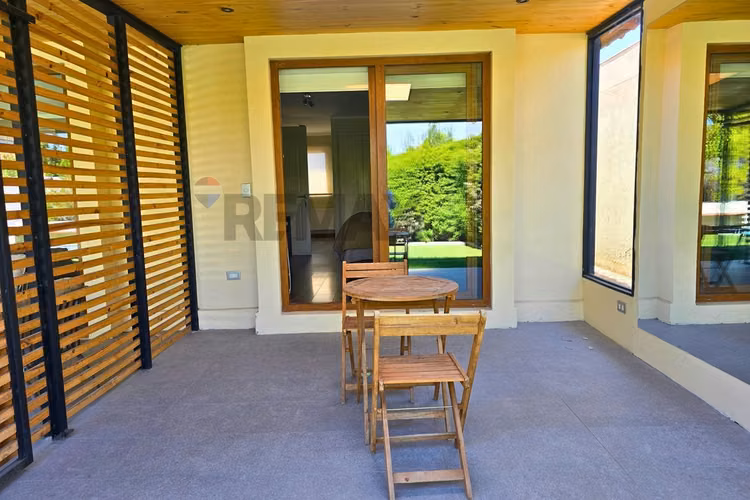 Venta en piedra roja, chicureo, impecable.