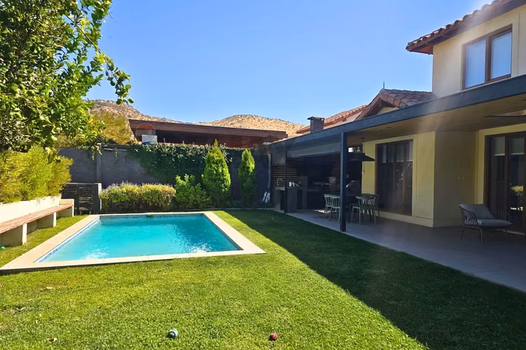 Venta en piedra roja, chicureo, impecable.