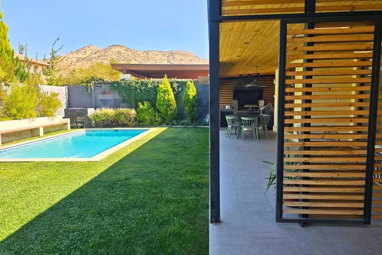 Venta en piedra roja, chicureo, impecable.