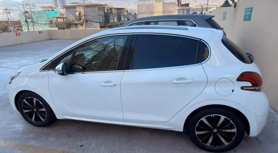 Vendo 2019 Peugeot 208 1.5 BlueHDI 100 HP Allure Pack MT Diesel