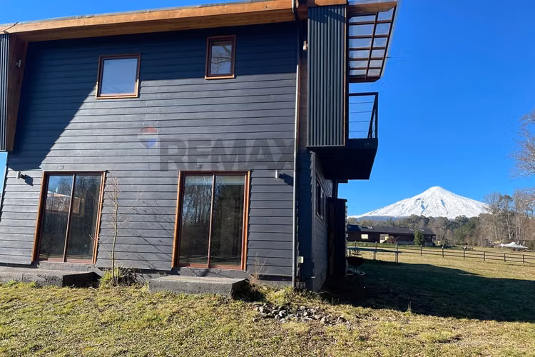 Venta casa pucon -villarrica vista al volcán.