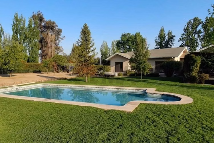 Casa de 1 piso en condominio de chicureo