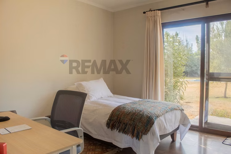 Casa de 1 piso en condominio de chicureo