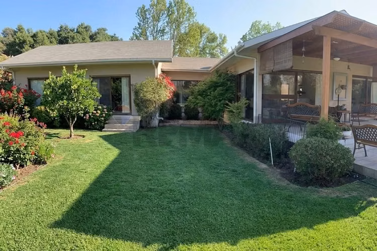 Casa de 1 piso en condominio de chicureo