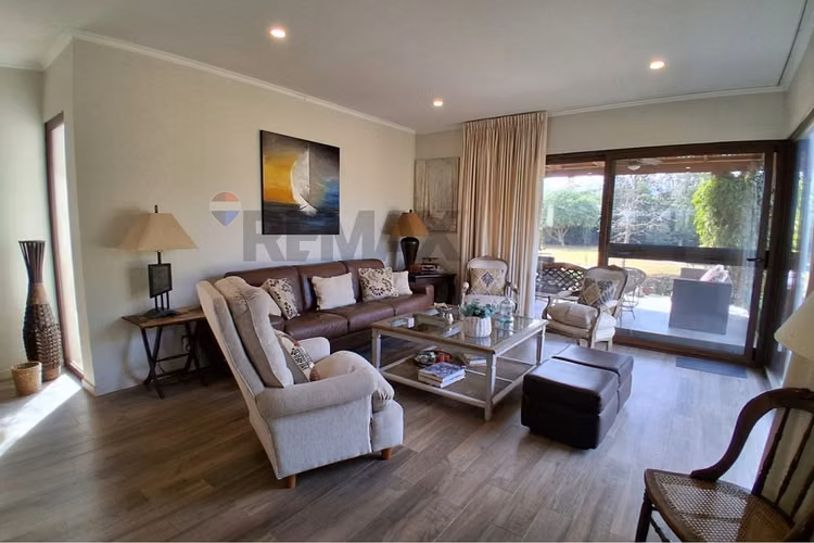 Casa de 1 piso en condominio de chicureo