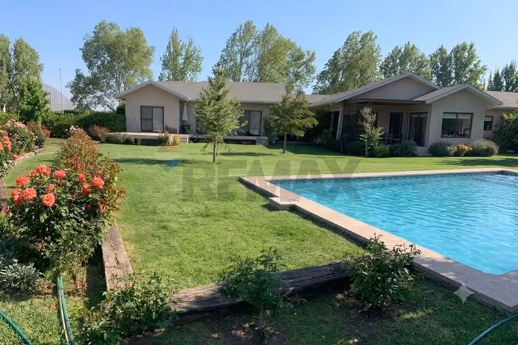 Casa de 1 piso en condominio de chicureo