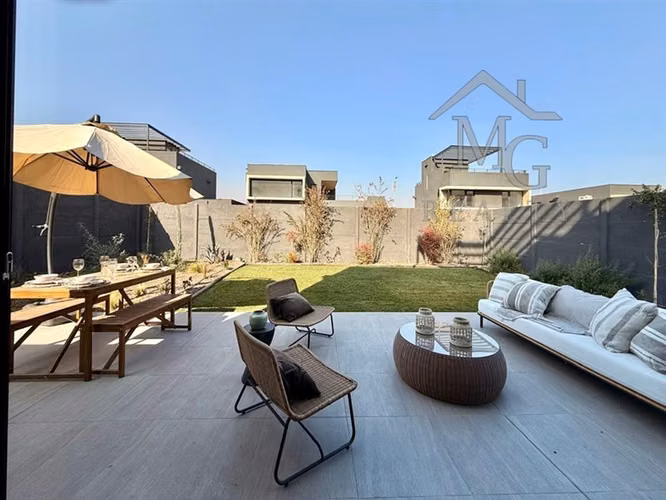 Casa en venta de 3 dorm + estar ampliable y terrazaen Colina