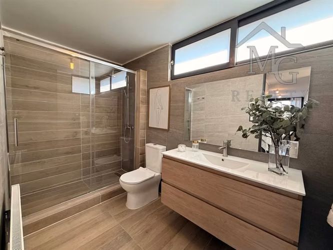 Casa en venta de 3 dorm + estar ampliable y terrazaen Colina