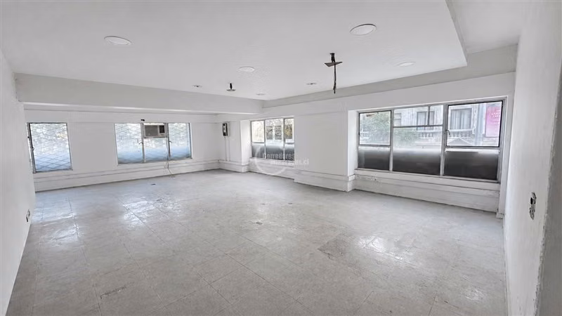 Local Comercial en arriendo en Santiago, Metro Santa Lucía - Imagen 9