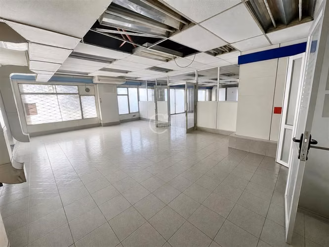Local Comercial en arriendo en Santiago, Metro Santa Lucía - Imagen 4