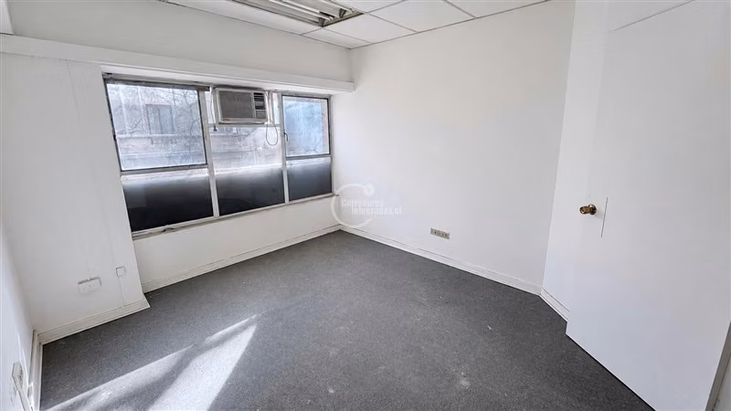 Local Comercial en arriendo en Santiago, Metro Santa Lucía - Imagen 10