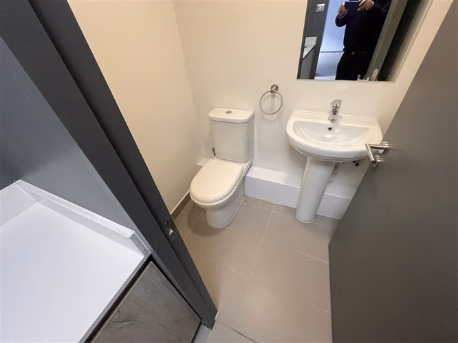 Bodega, sala de venta y oficina en arriendo en Renca