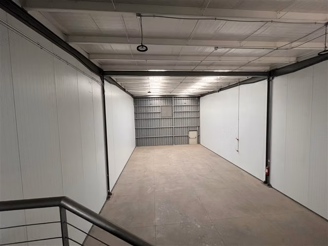 Bodega, sala de venta y oficina en arriendo en Renca