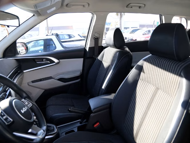 KIA CARENS 2023